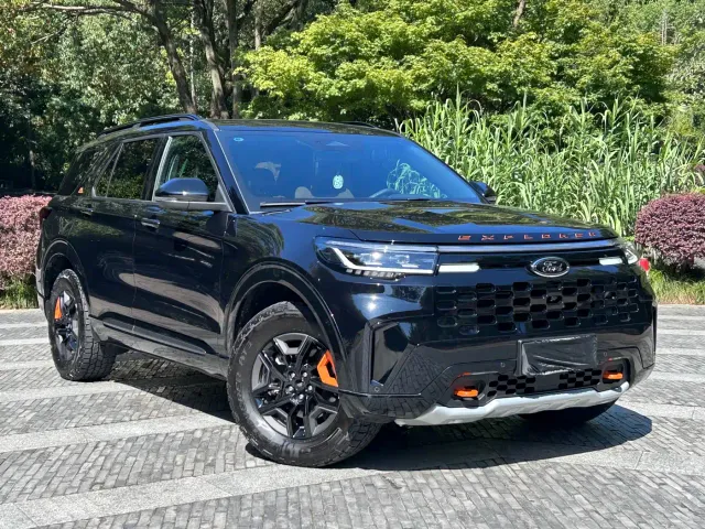 Ford Explorer — Фото автомобиля 2