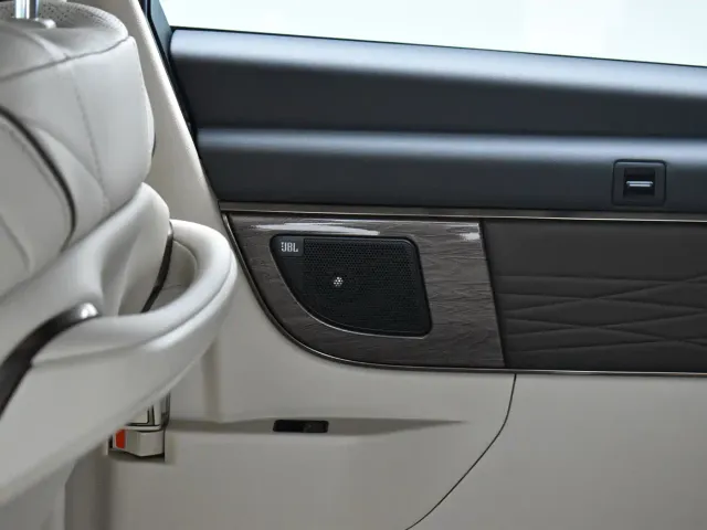 Toyota Alphard — Фото автомобиля 19