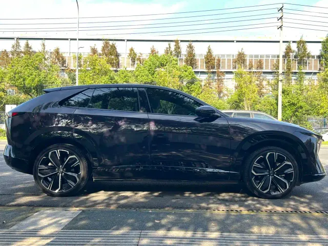 Mazda EZ-60 — Фото автомобиля 4