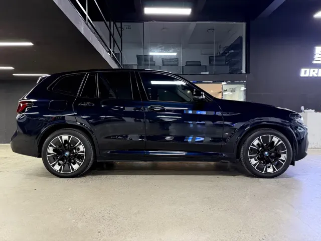 BMW iX3 — Фото автомобиля 10