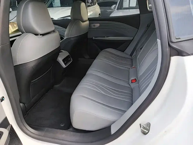 Geely Galaxy E8 — Фото автомобиля 16