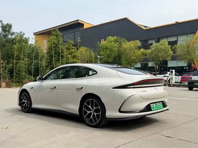 IM Motors L6 — Фото автомобиля 5