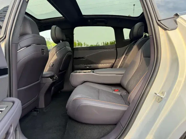 Toyota BoZhi 7 — Фото автомобиля 12