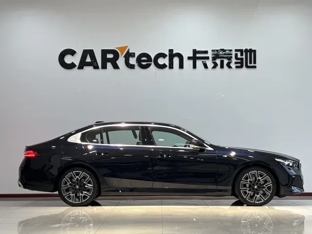 BMW 5 Series — Фото автомобиля 4