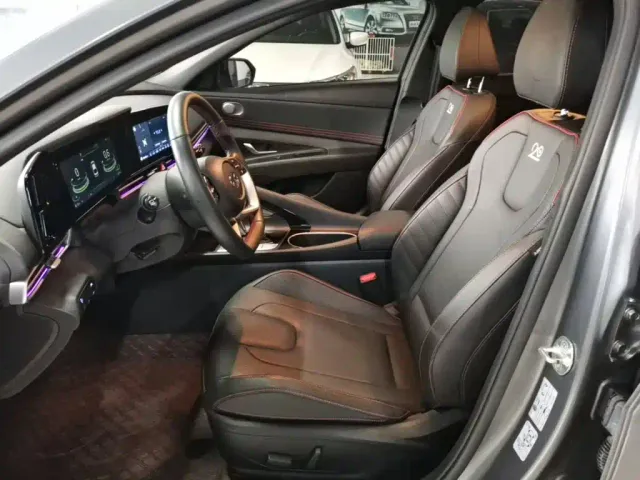 Hyundai Elantra — Фото автомобиля 14