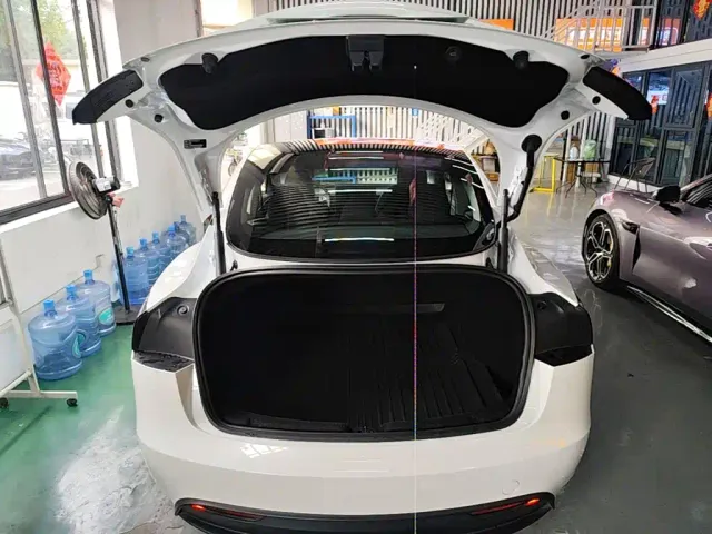 Tesla Model 3 — Фото автомобиля 18