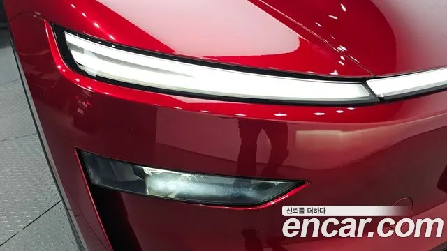 Tesla Model Y — Фото автомобиля 21
