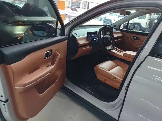 Leapmotor C10 — Фото автомобиля 15