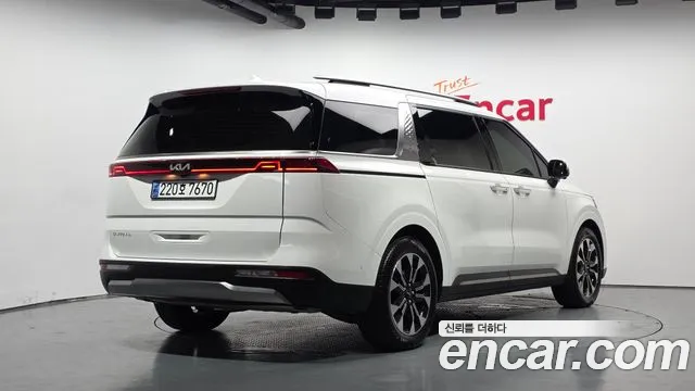 Kia Carnival Generation 4 — Фото автомобиля 2