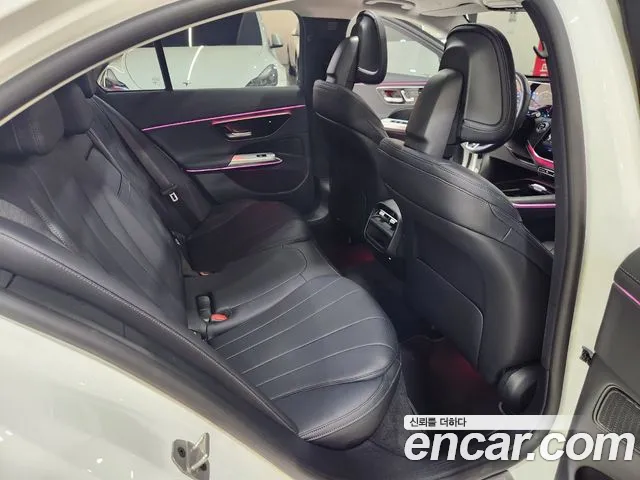 Mercedes-Benz E-Class — Фото автомобиля 12