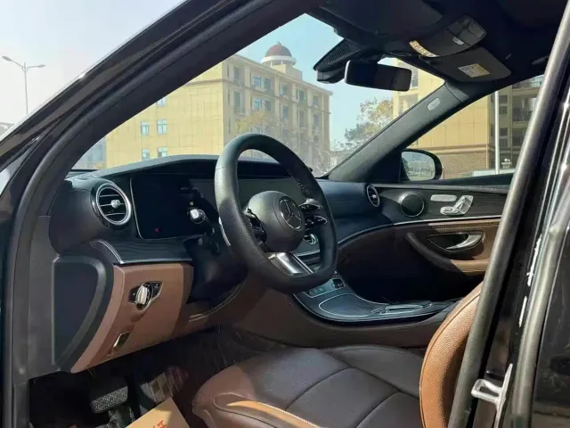Mercedes-Benz E-Class — Фото автомобиля 4