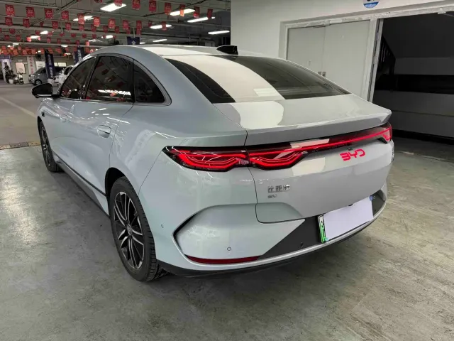 BYD Qin L — Фото автомобиля 9