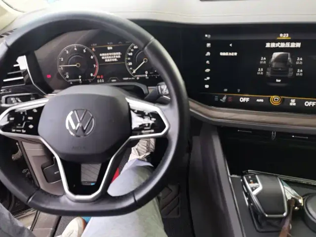 Volkswagen Touareg — Фото автомобиля 11