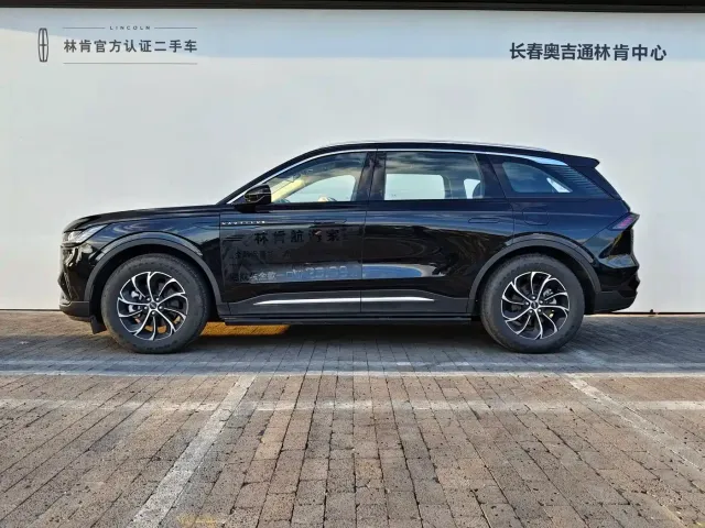 Lincoln Nautilus 2025 2.0T FWD Launch Edition — Фото автомобиля 4