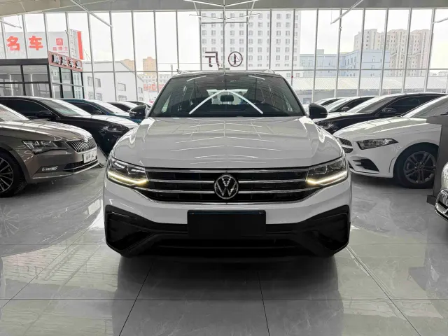 Volkswagen Tiguan L — Фото автомобиля 2