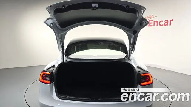 Tesla Model 3 — Фото автомобиля 18