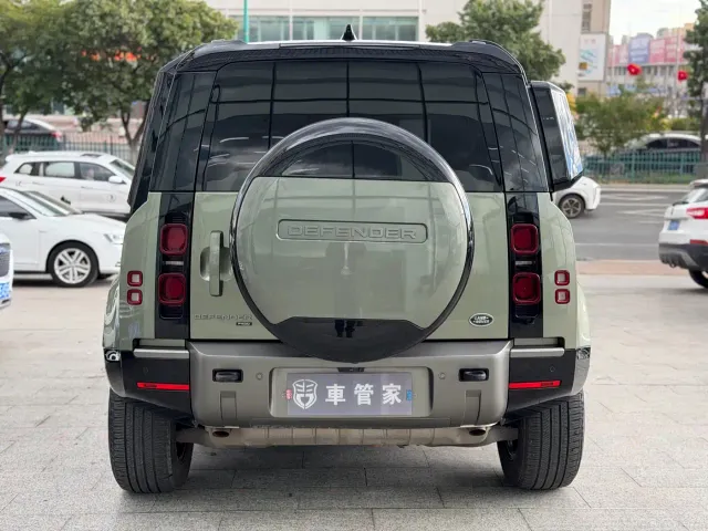 Land Rover Defender — Фото автомобиля 13