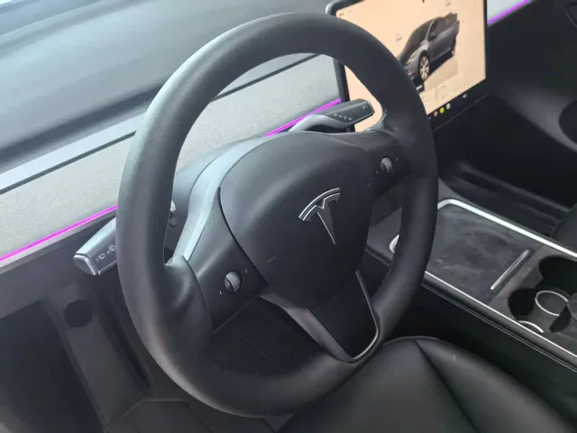 Tesla Model Y — Фото автомобиля 16