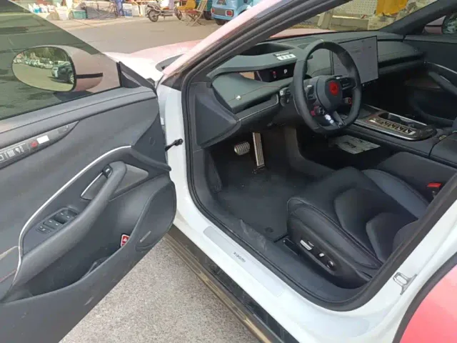 Xiaomi SU7 — Фото автомобиля 15