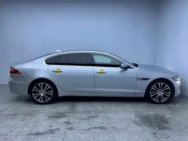 Jaguar XFL — Фото автомобиля 12