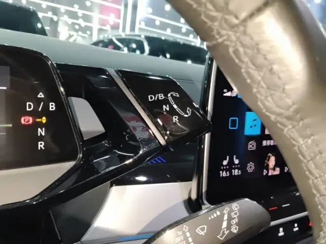 Volkswagen ID.6 CROZZ 2021 Facelift Long Range PRO — Фото автомобиля 13