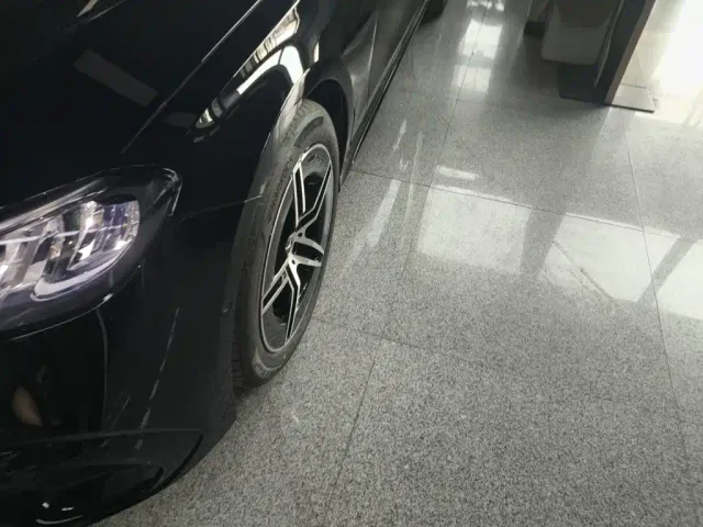 Mercedes-Benz E-Class — Фото автомобиля 24