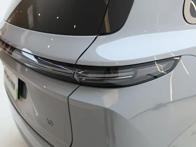 Li Auto L9 — Фото автомобиля 24