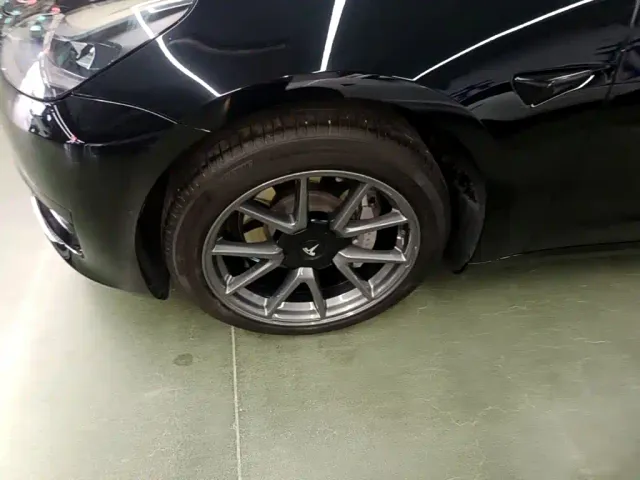 Tesla Model 3 — Фото автомобиля 22