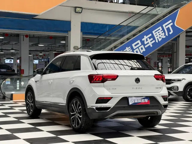 Volkswagen T-Roc — Фото автомобиля 6