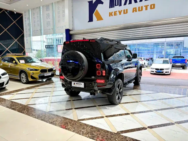 Land Rover Defender — Фото автомобиля 16
