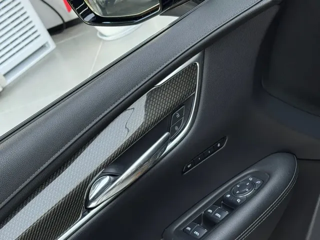 Cadillac XT5 — Фото автомобиля 12