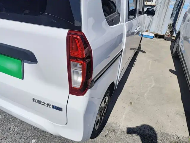 Wuling Zhiguang NEV — Фото автомобиля 7