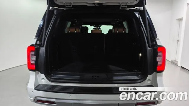 Ford Expedition — Фото автомобиля 30