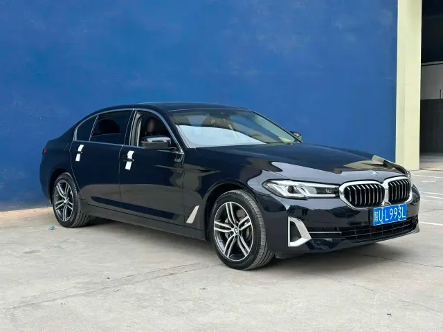 BMW 5 Series — Фото автомобиля 3