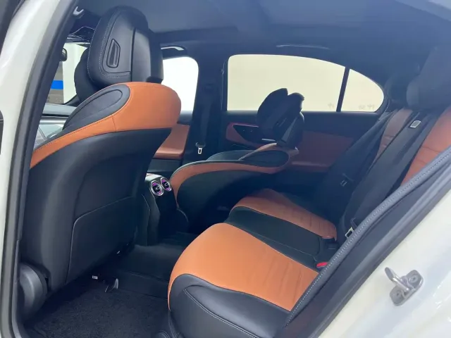Mercedes-Benz C-Class — Фото автомобиля 11