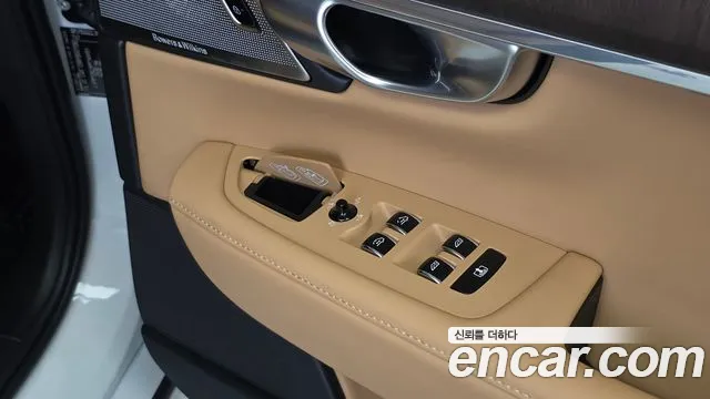 Volvo S90 — Фото автомобиля 27