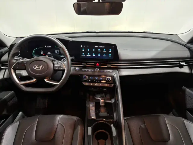 Hyundai Elantra — Фото автомобиля 10