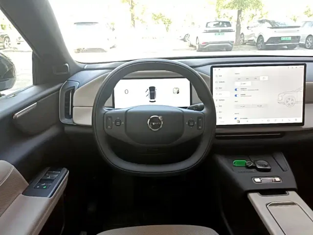 Volvo XC70 Plug-in Hybrid — Фото автомобиля 10