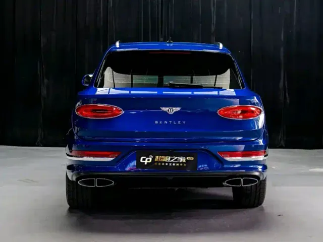 Bentley Bentayga — Фото автомобиля 8