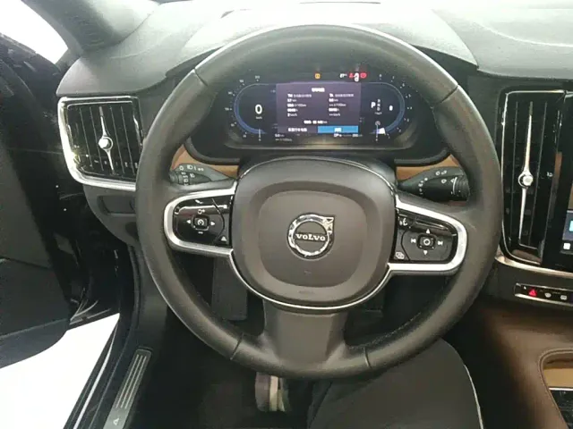 Volvo S90 — Фото автомобиля 10
