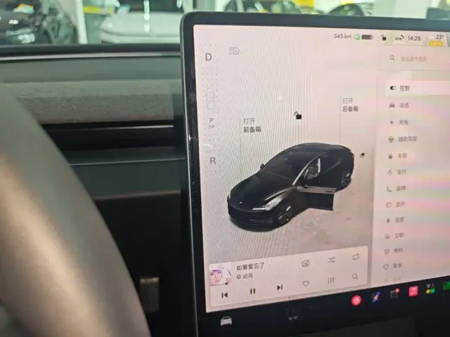Tesla Model 3 — Фото автомобиля 13