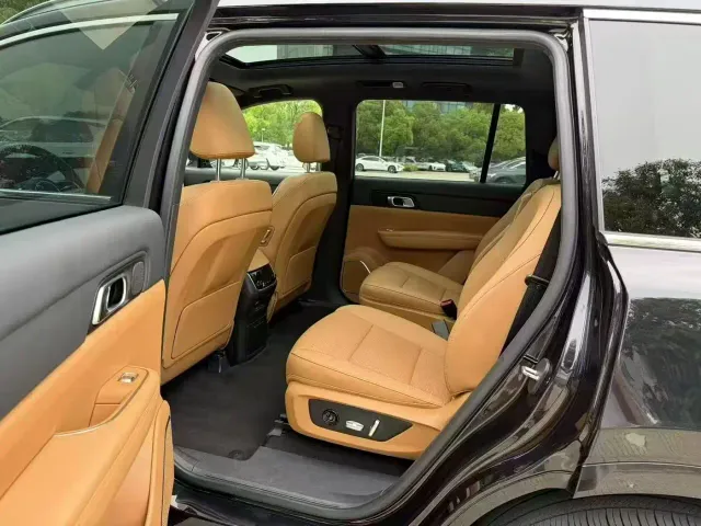 Li Auto ONE — Фото автомобиля 4