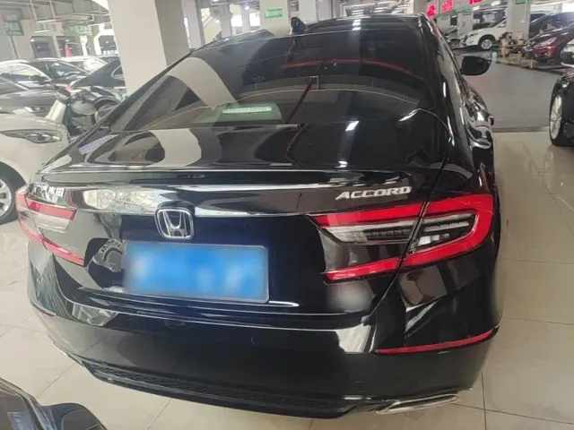 Honda Accord — Фото автомобиля 3