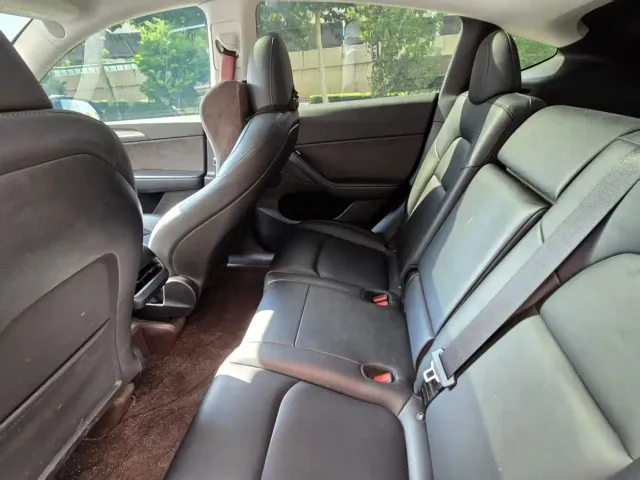 Tesla Model Y — Фото автомобиля 8