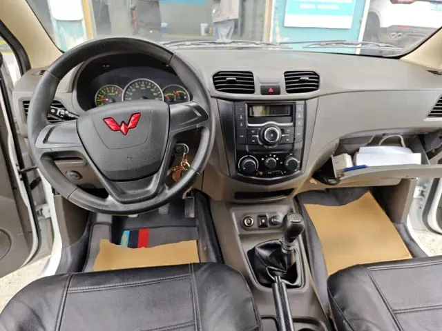 Wuling Hongguang — Фото автомобиля 10