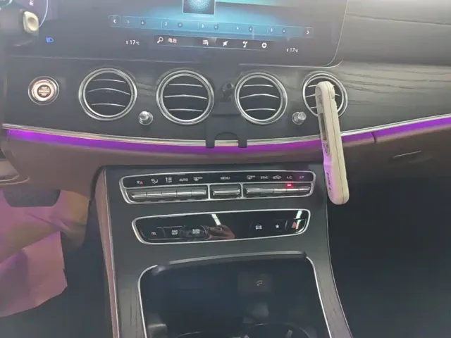 Mercedes-Benz E-Class — Фото автомобиля 12
