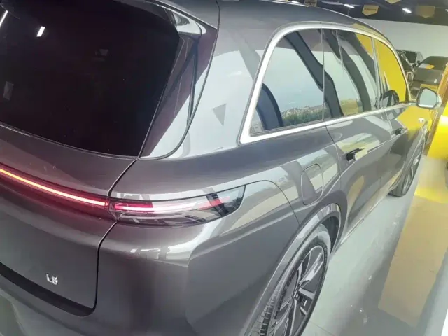 Li Auto L8 — Фото автомобиля 6