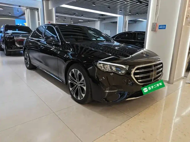 Mercedes-Benz E-Class — Фото автомобиля 3
