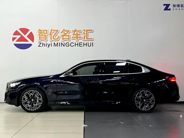 BMW 5 Series — Фото автомобиля 4