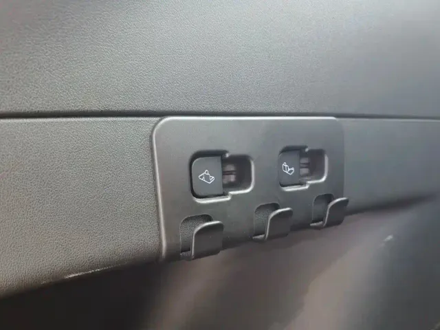 Tesla Model Y — Фото автомобиля 15